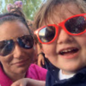 Meet your Posher, Lora